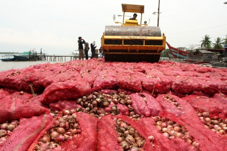 Polisi Sita Bawang Selundupan dari Malaysia