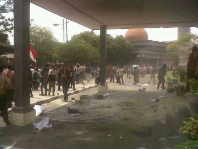 Demo Mahasiswa di Medan Ricuh, 1 Satpam Kena Tikam
