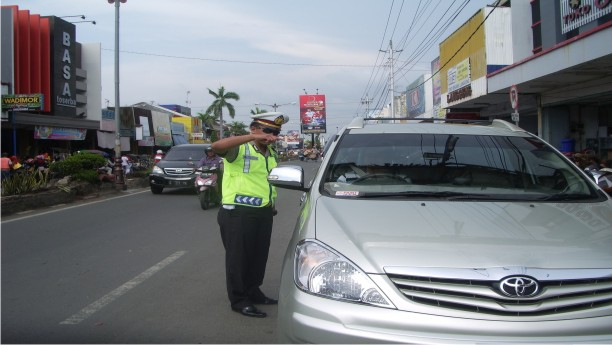 Polres Pemalang Tertibkan Area Parkir di Jalan Sudirman