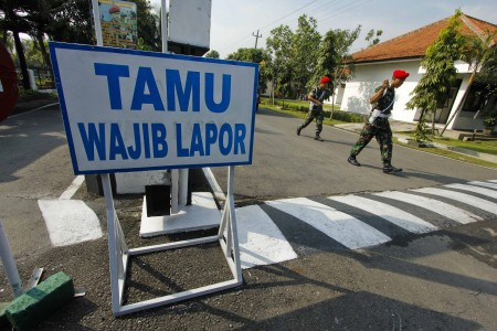 Puluhan Spanduk Dukung TNI & Kopassus Muncul di Surakarta