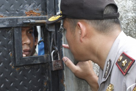 Kapolsek Pondok Gede Minta Maaf dan Tawari Nasi Goreng pada Ahmadiyah