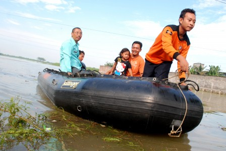 Tanggul Jebol, Warga Kudus Tolak  Mengungsi