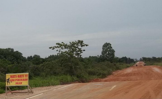 Warga Keluhkan Jalan Lintas Dumai - Bengkalis yang Tak Kunjung Rampung