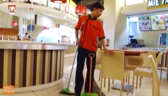 Tomy: Anak Pekerja Cleaning Service
