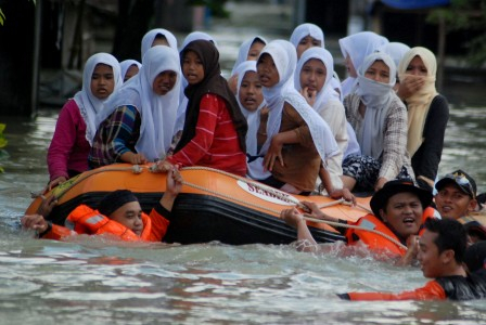 Perbaikan Tanggul Sungai Wulan Tertunda