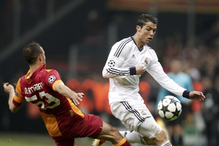 Ronaldo Cetak Gol ke-50