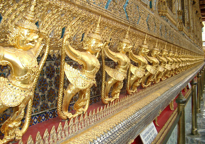 Pesona Budha Tersuci, Kemegahan Grand Palace