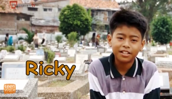 Bocah Pembersih Makam