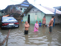 Banjir Bulukumba Jadi Hiburan Warga