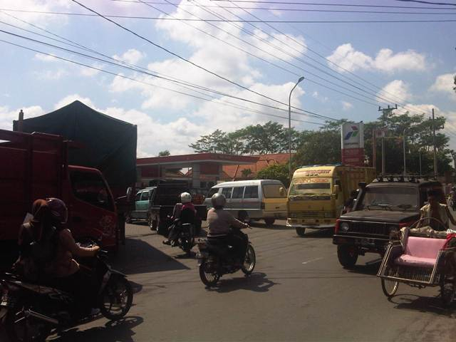 Sopir Truk Antarkota di Lumajang Keluhkan Pembatasan Solar