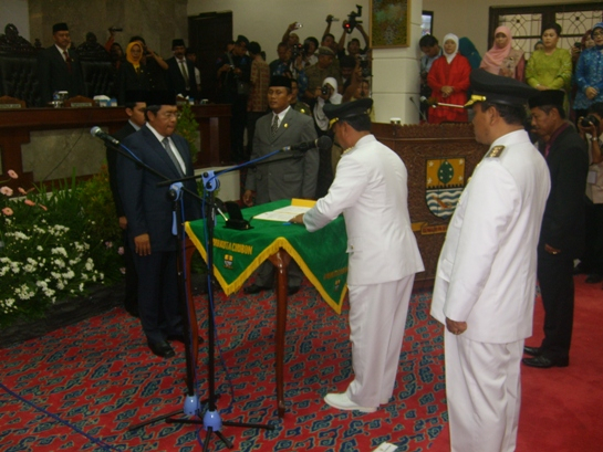 Ano Sutrisno-Nasrudin Azis Resmi Jadi  Walikota-Wakil Walikota Cirebon