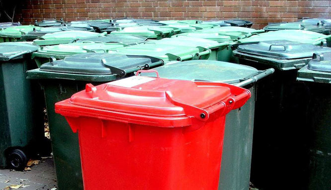 PNPM di Kutai Timur Salurkan 200 Tong Sampah
