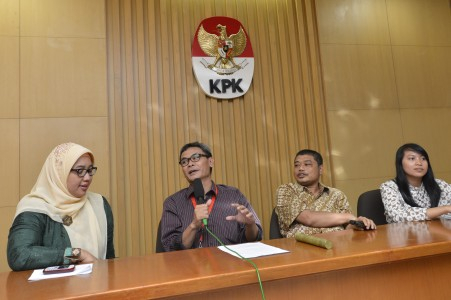 KPK Cekal Enam Orang Terkait Suap Pajak