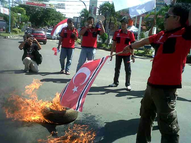 Mahasiswa Banten Tolak Bendera Aceh