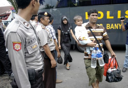 Polisi Cari Korban Tenggelamnya Kapal Imigran di Trenggalek