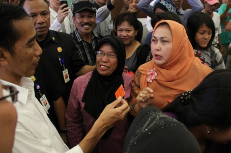 Tangguhkan Upah, Buruh Berencana Gugat Jokowi