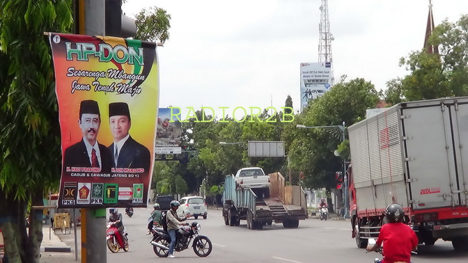 Langgar Aturan, Atribut Kampanye Pilgub Jateng Marak di Rembang