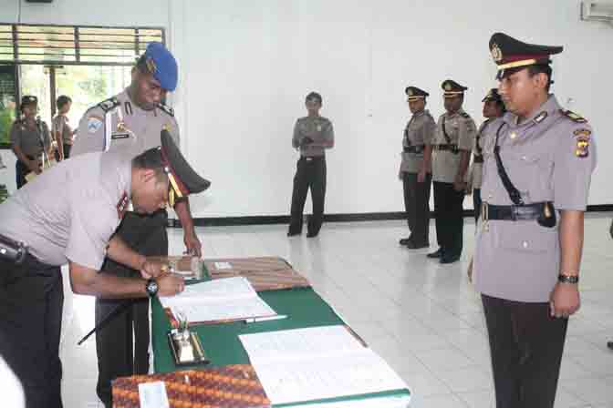 10 Perwira Polres Mimika Mendapat Promosi Jabatan