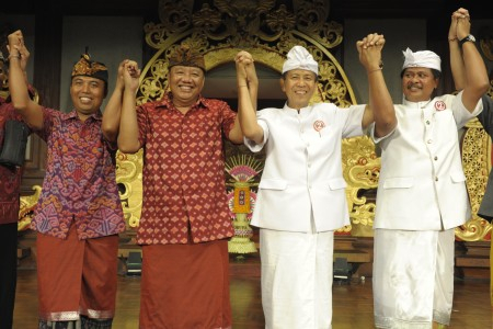 Cagub Bali Tandatangani Deklarasi Pilkada Damai -