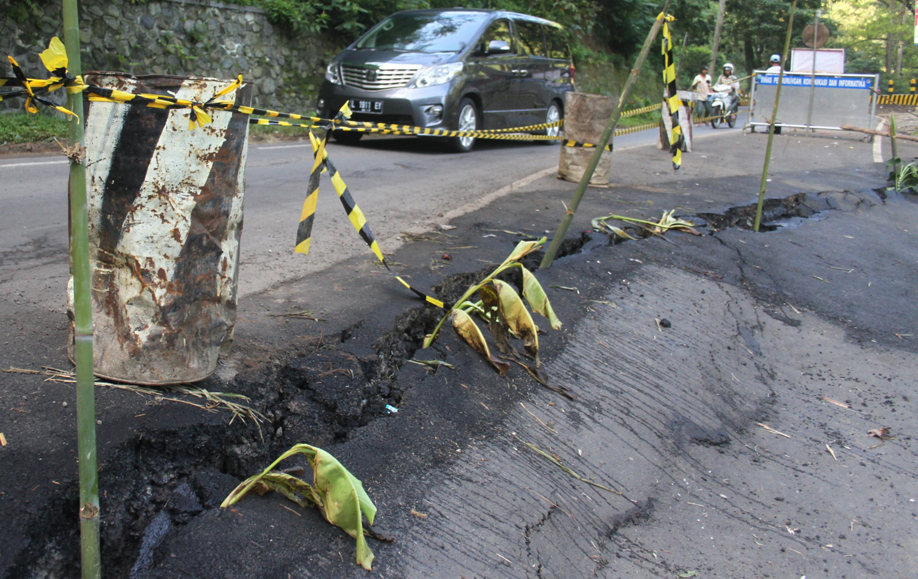 DPR: Pemerintah dan Masyarakat Kerja Sama Perbaiki Jalan Kaltim yang Rusak