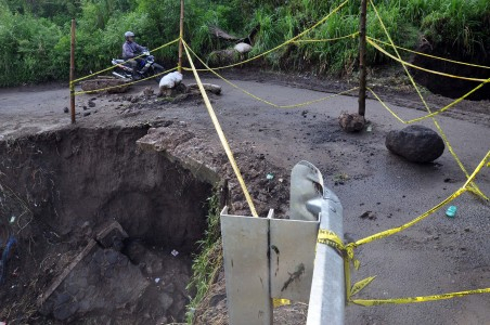 Jalan Negara Rusak, Pemprov Kaltim Pasrah Tunggu Anggaran Turun