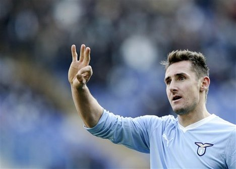 Klose Persembahkan Lima Golnya untuk Keluarga