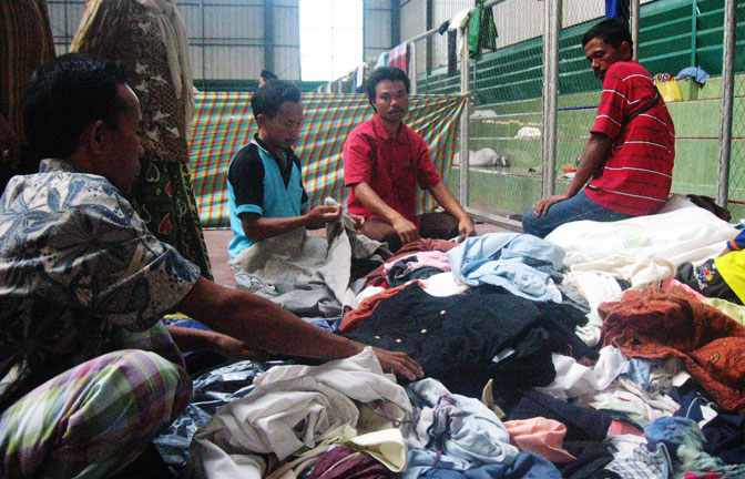 Pengungsi Syiah di Sampang Terpaksa Menjual Perhiasan
