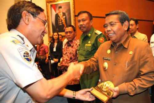 Deli Serdang Terima Penghargaan Wahana Tata Nugraha