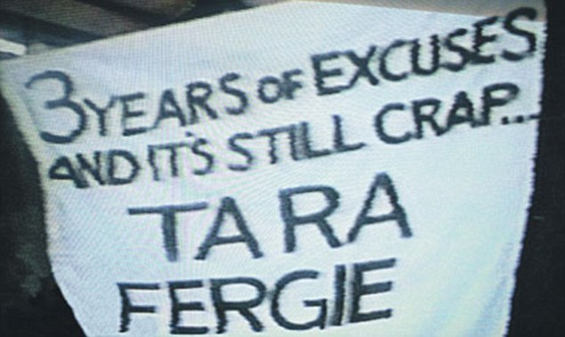 Sebelum Sukses, Fergie Sempat Hampir Dipecat
