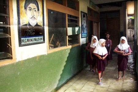 Meski Banjir, UN SD di Kutai Timur Lancar