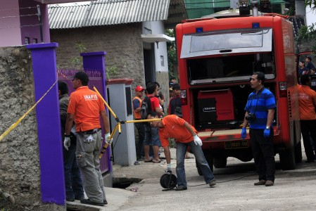 Geledah Rumah di Kiaracondong, Densus Sita Senpi dan Amunisi