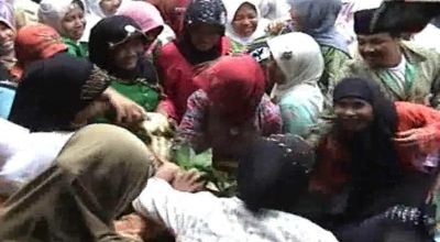 Pesta Adat Sedekah Bumi Desa Mrayun di Rembang Meriah