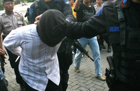 Polisi Bandung Sebar Sketsa dan Foto Terduga Teroris