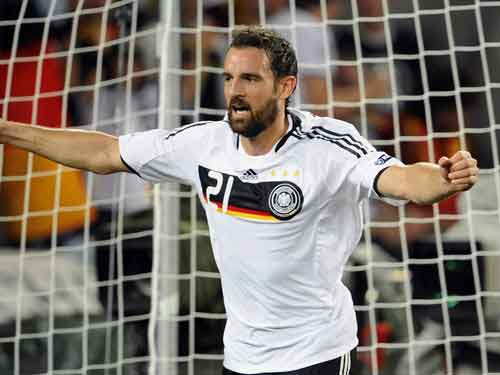 Christoph Metzelder Pensiun Akhir Pekan Nanti