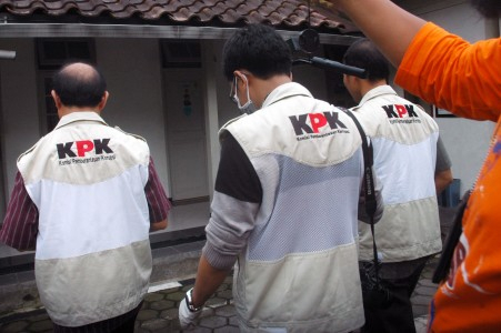 DPR Tolak Rencana KPK Rekrut Penyidik TNI