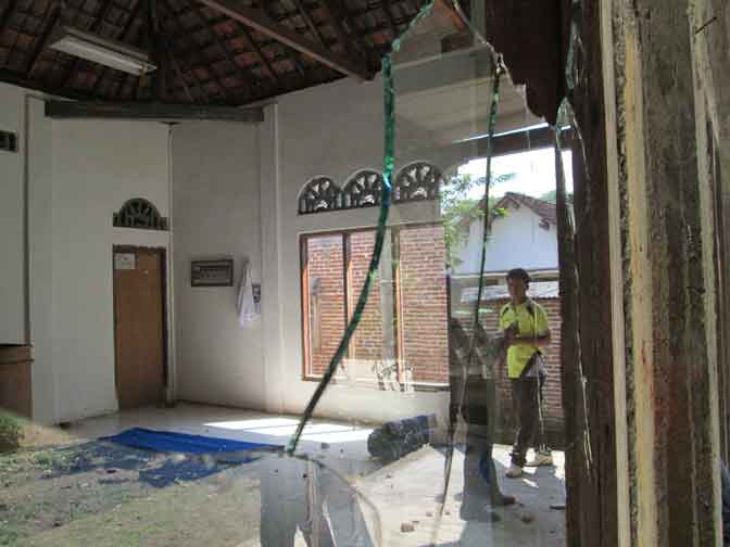 Mushola Ahmadiyah di Tulungagung Dirusak