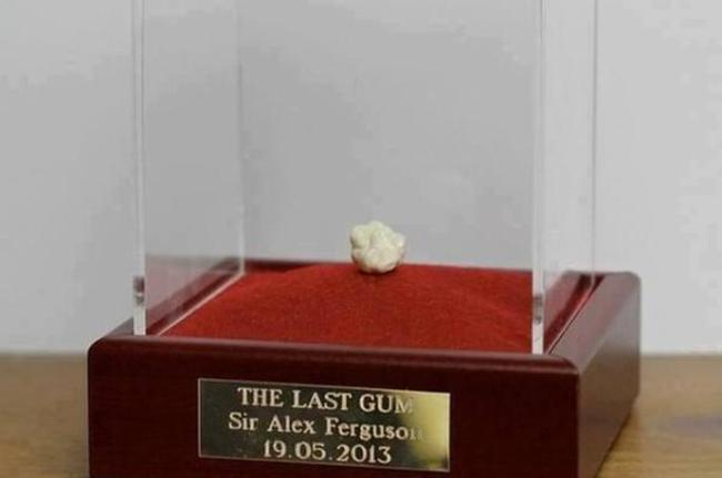 Permen Karet Bekas Fergie Laku Dilelang