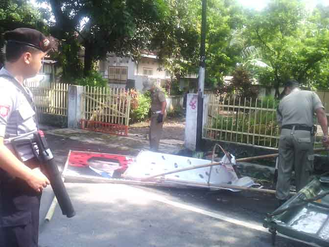 Masa Tenang, Panwaslu Kudus Cabut Atribut Kampanye
