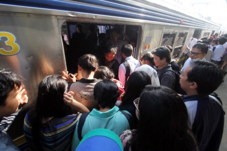 Masih Banyak Pedagang, Commuter Jabodetabek Tak Berhenti di UI