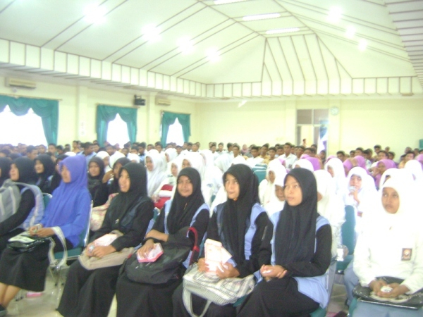 Siswa SMKN Bireuen Bantu Biaya Perbaikan Gedung SMAN 2