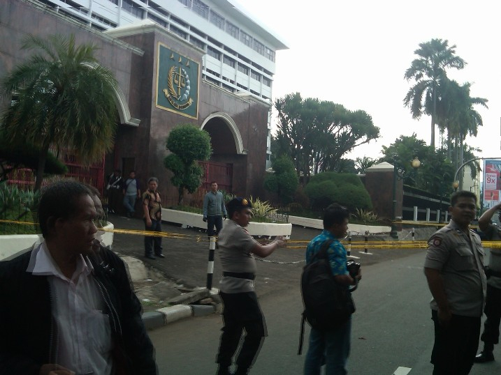 Sebuah Tas Diduga Bom Ditaruh di Depan Gedung Kejagung