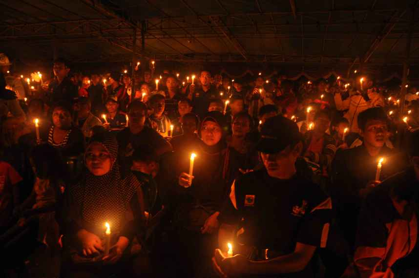Seribu Lilin untuk Karyawan PT Freeport