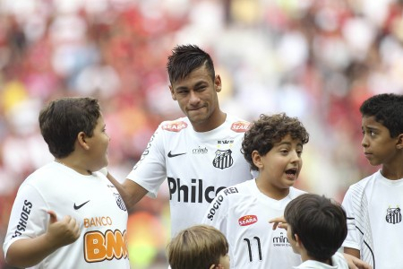 Linangan Air Mata Neymar untuk Fans Santos