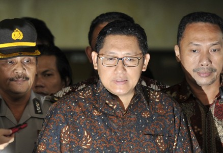 PUKAT UGM: KPK Seharusnya Tahan Tersangka Hambalang !