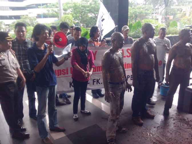 Diperas BPLS, Korban Lumpur Lapindo Melapor ke KPK