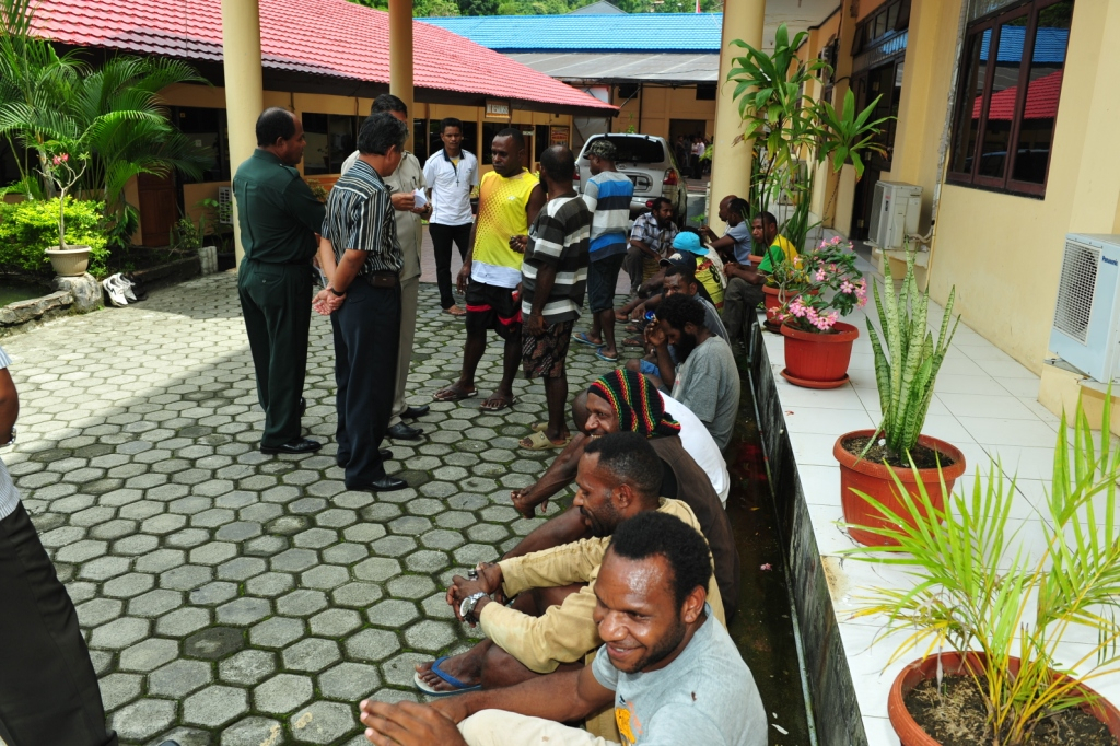 Bawa Senjata Tajam, Puluhan Orang Diamankan Polda Papua