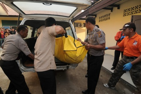 Polisi Sebar Foto Pelaku Bom Bunuh Diri Poso