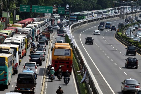 Aturan Ganjil Genap DKI Batal Tahun Ini