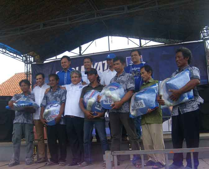 PAN Salurkan Bantuan untuk Nelayan Cirebon