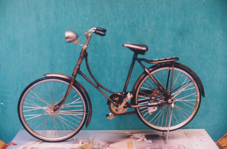 Pengrajin Miniatur Sepeda di Rembang Dihimpit Pesaing
